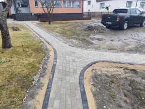 Tänavakivist kõnnitee maja hoovis - Tamsan OÜ